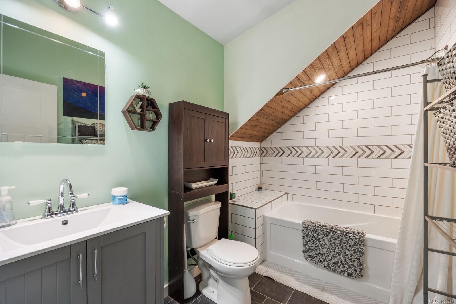 3328 Third St, Cumberland, BC