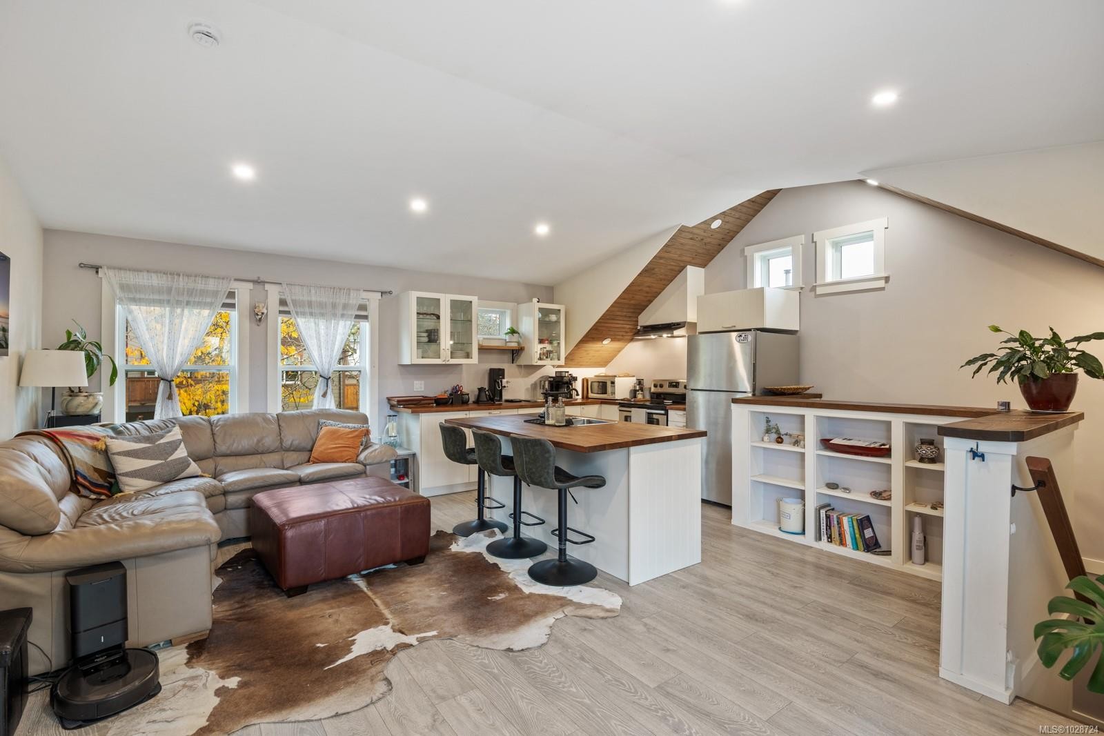 3328 Third St, Cumberland, BC