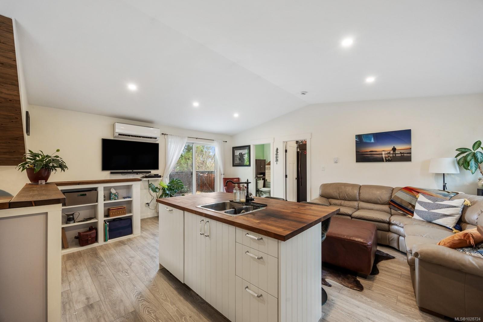 3328 Third St, Cumberland, BC