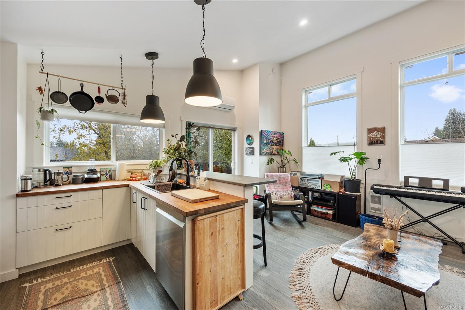 3328 Third St, Cumberland, BC