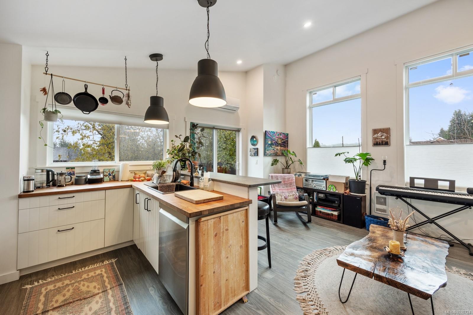 3328 Third St, Cumberland, BC