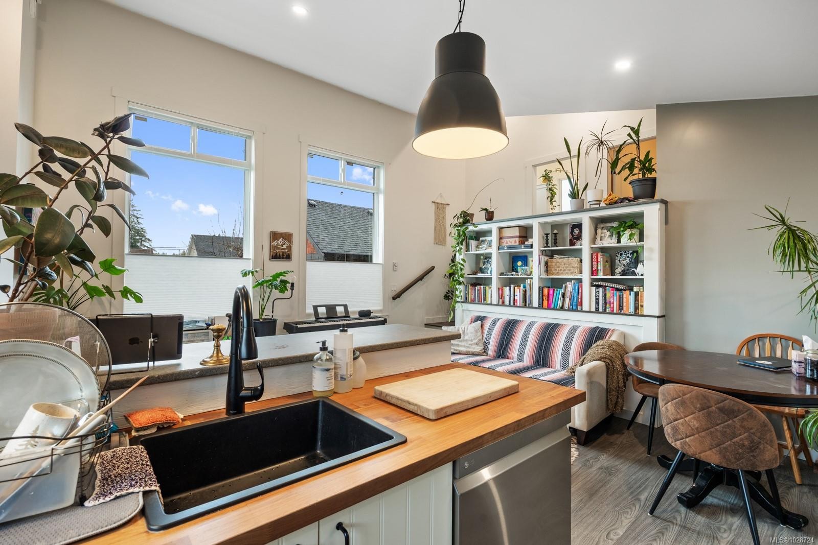 3328 Third St, Cumberland, BC