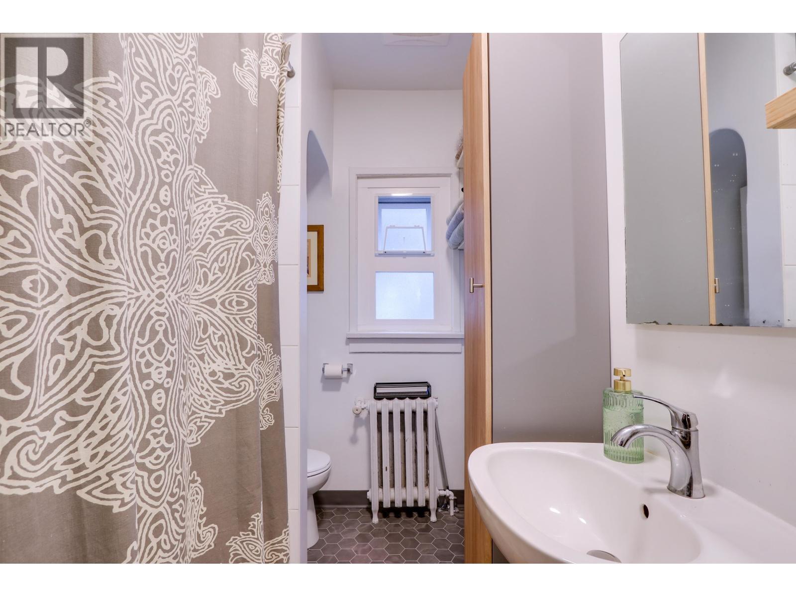 3755 Cambie Street, Vancouver, BC - Indoor Photo Showing Bathroom
