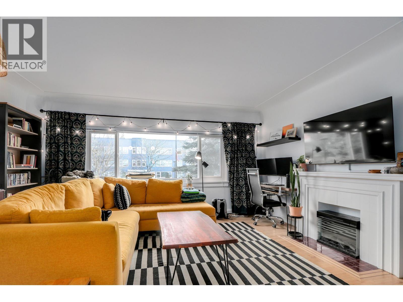 3755 Cambie Street, Vancouver, BC - Indoor Photo Showing Living Room With Fireplace