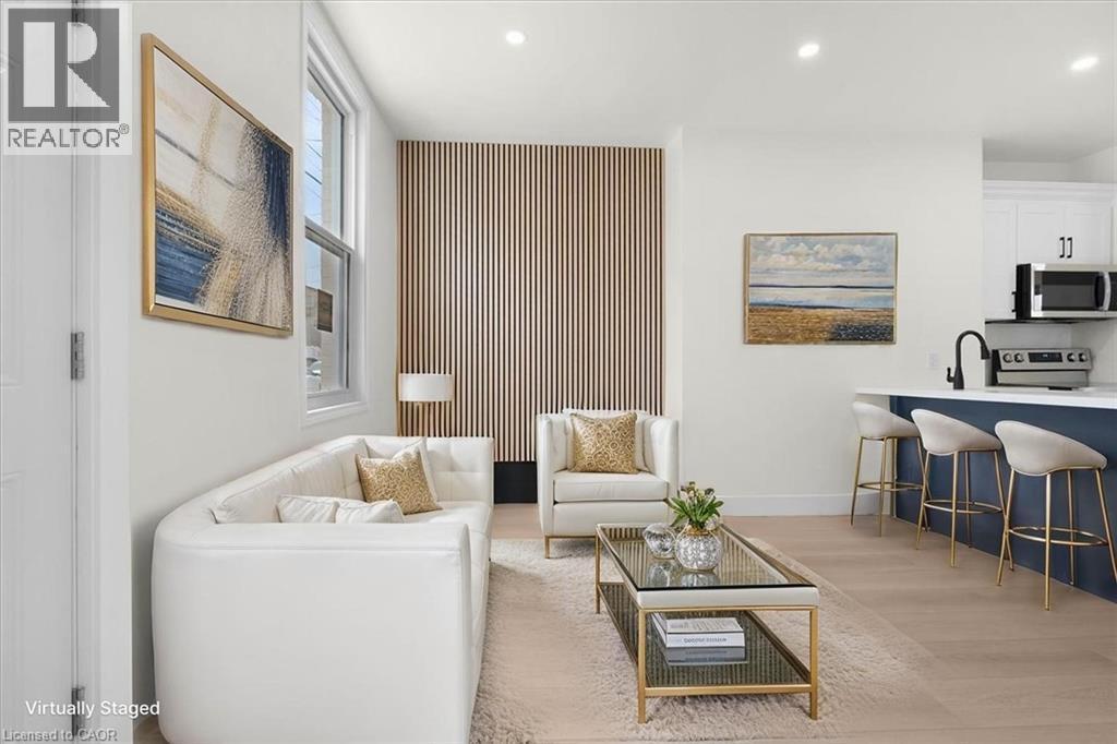 215 Ray Street N, Hamilton, ON - Indoor Photo Showing Living Room