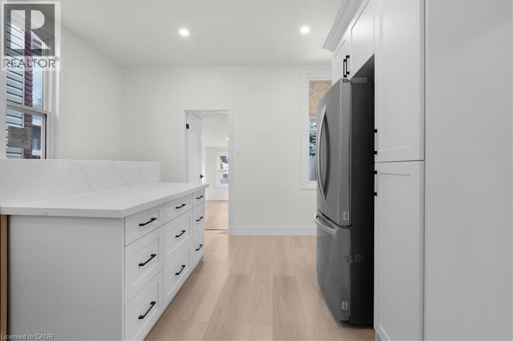 215 Ray Street N, Hamilton, ON - Indoor