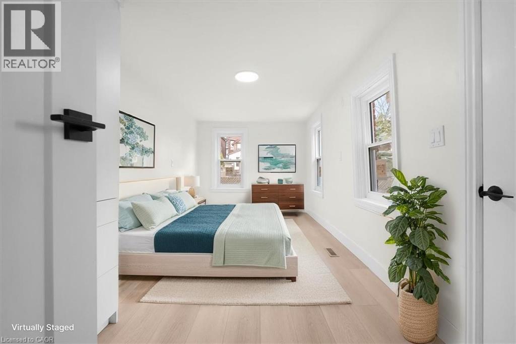 215 Ray Street N, Hamilton, ON - Indoor Photo Showing Bedroom