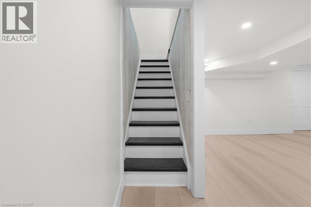 215 Ray Street N, Hamilton, ON - Indoor Photo Showing Other Room