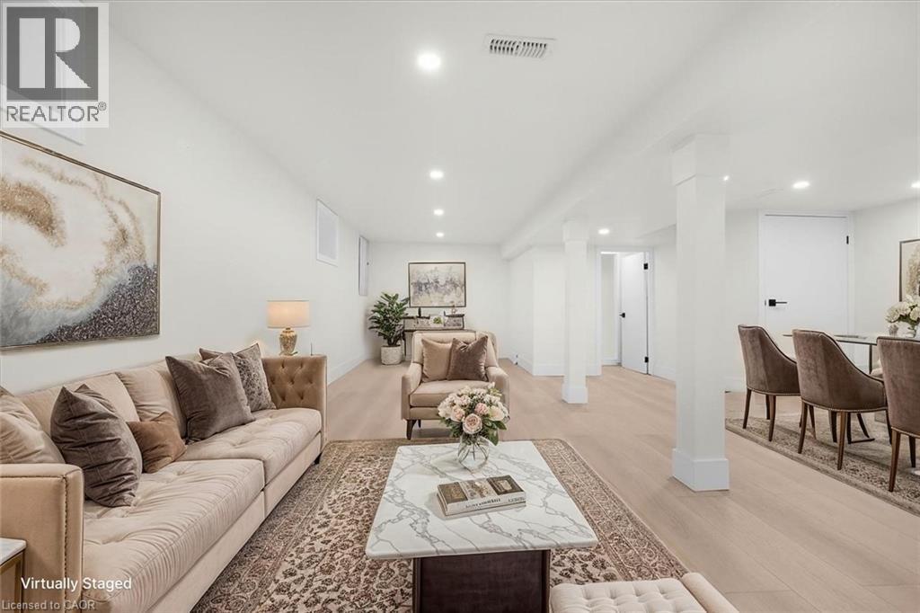 215 Ray Street N, Hamilton, ON - Indoor Photo Showing Living Room