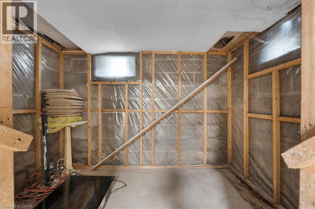 215 Ray Street N, Hamilton, ON - Indoor