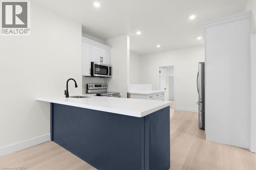 215 Ray Street N, Hamilton, ON - Indoor Photo Showing Kitchen