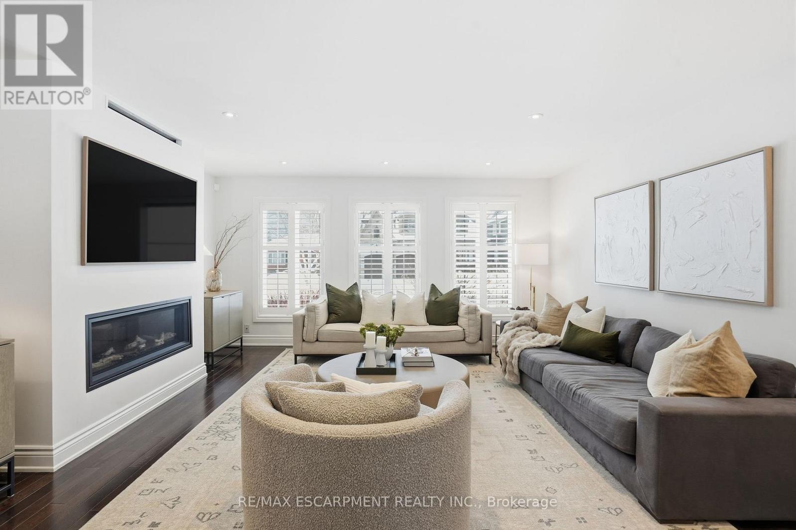 92 Wanita Road, Mississauga, ON - Indoor Photo Showing Living Room With Fireplace