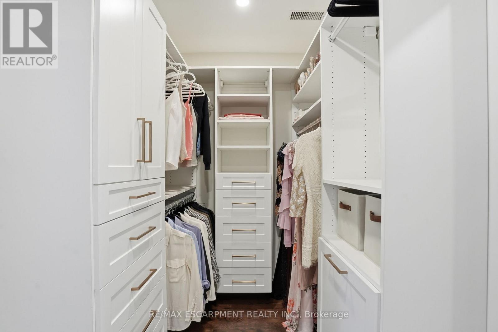 92 Wanita Road, Mississauga, ON - Indoor With Storage