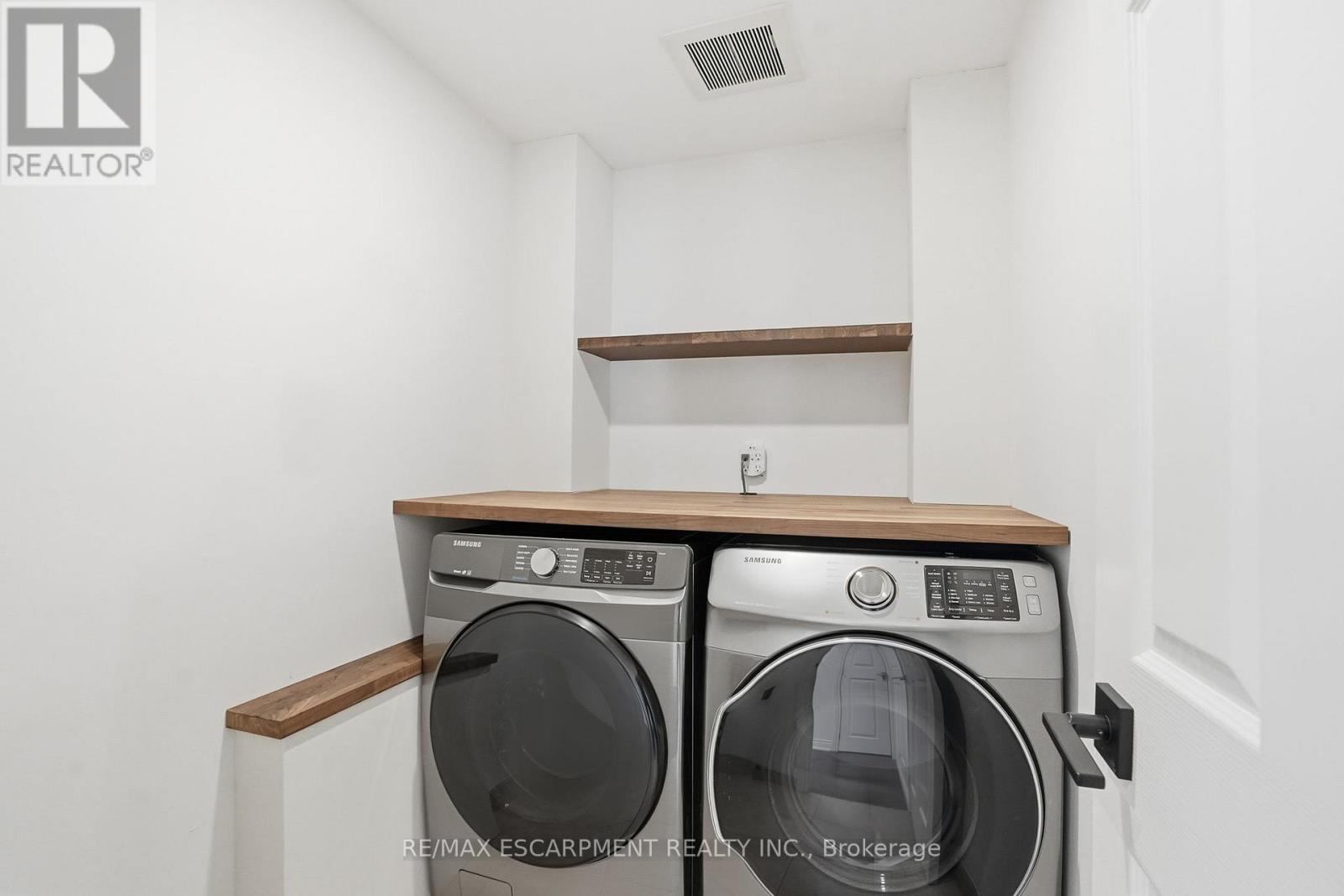 92 Wanita Road, Mississauga, ON - Indoor Photo Showing Laundry Room