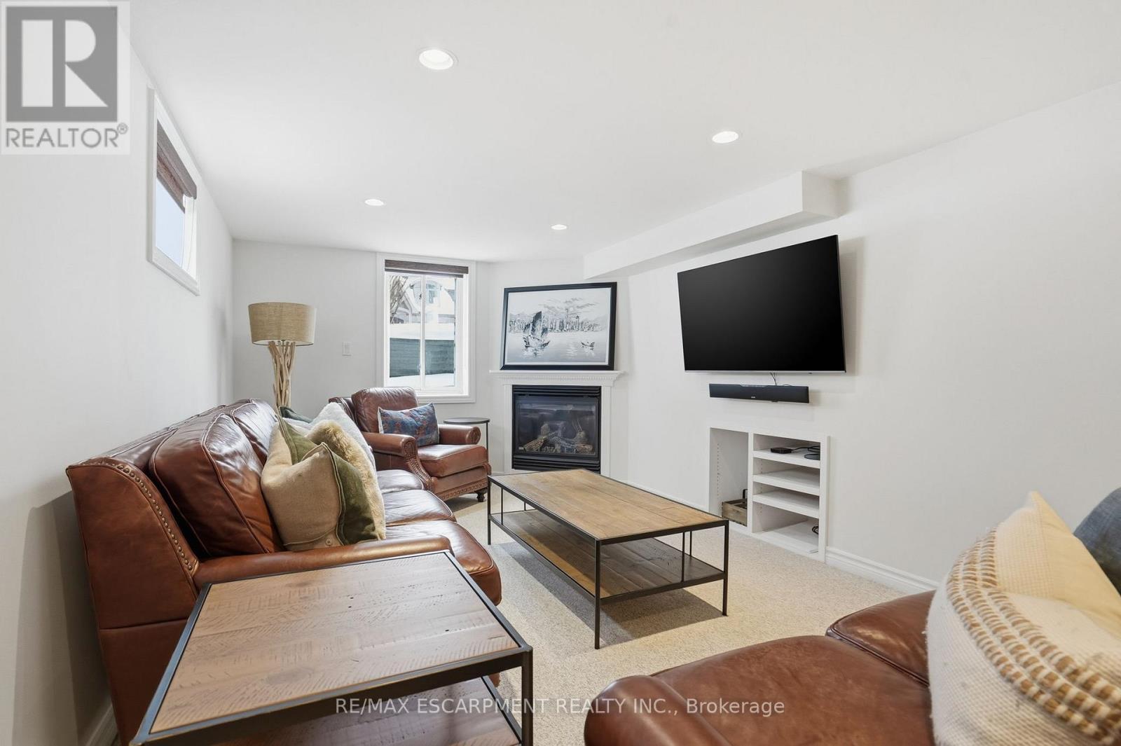 92 Wanita Road, Mississauga, ON - Indoor Photo Showing Living Room With Fireplace