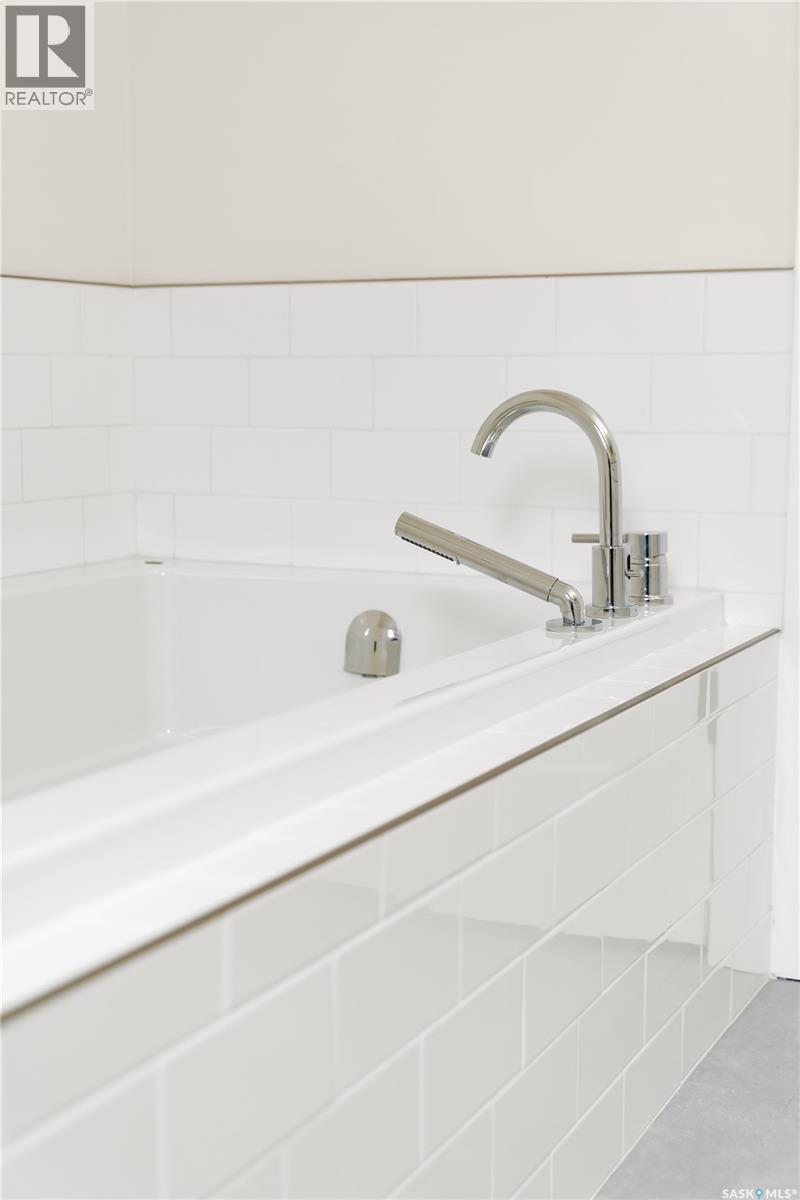 3 Vancouver Crescent, Pilot Butte, SK - Indoor Photo Showing Bathroom