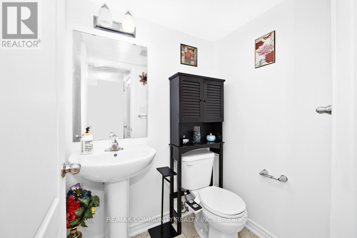 2462 Bromus Path, Oshawa, ON - Indoor Photo Showing Bathroom