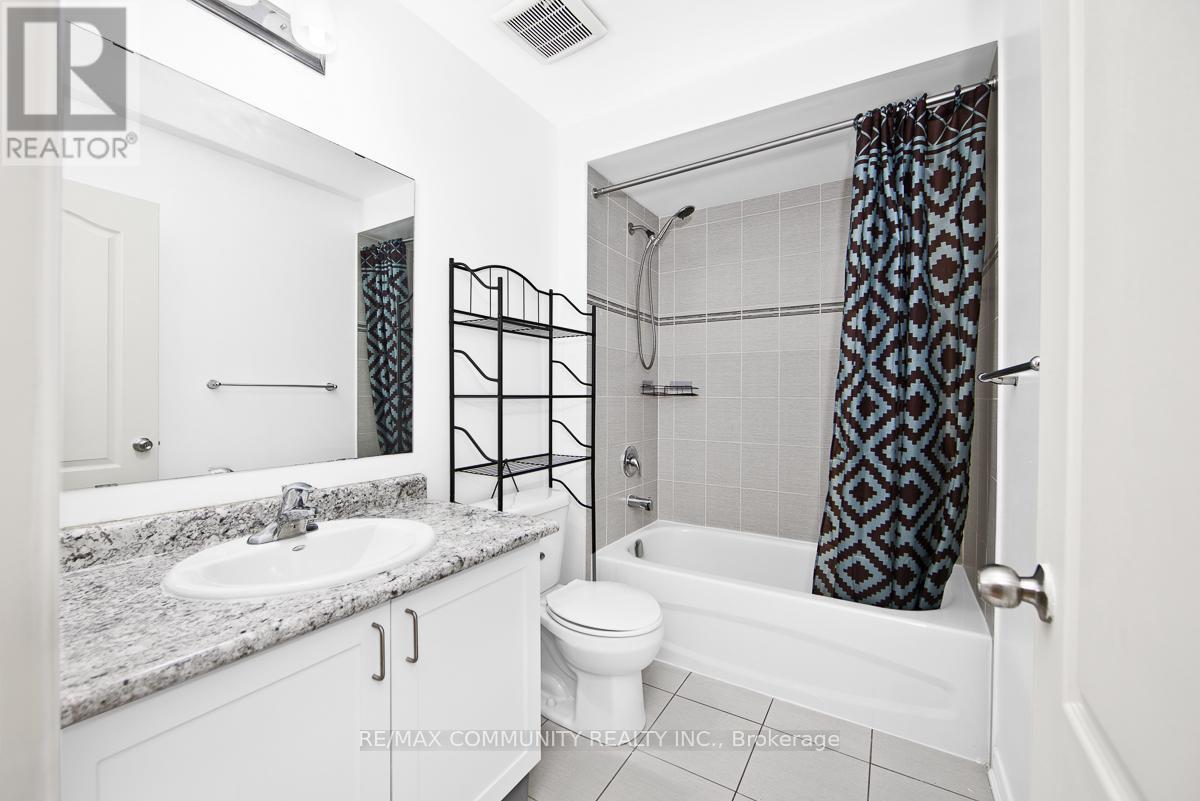 2462 Bromus Path, Oshawa, ON - Indoor Photo Showing Bathroom