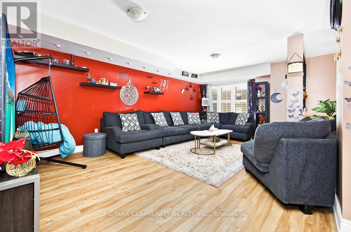 2462 Bromus Path, Oshawa, ON - Indoor Photo Showing Living Room