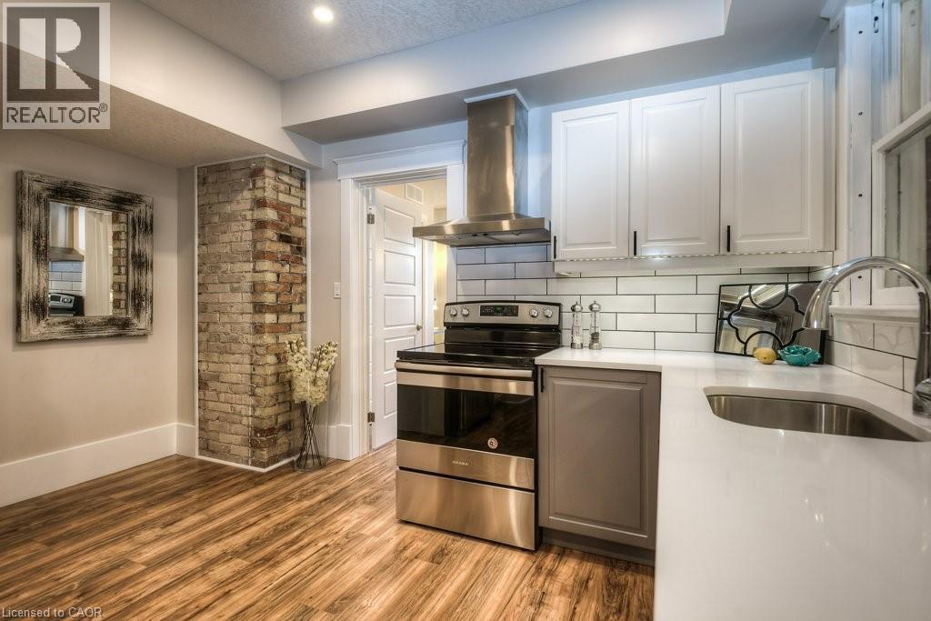 Unit B - 54 Park Street, Kitchener, ON - Indoor Photo Showing Kitchen