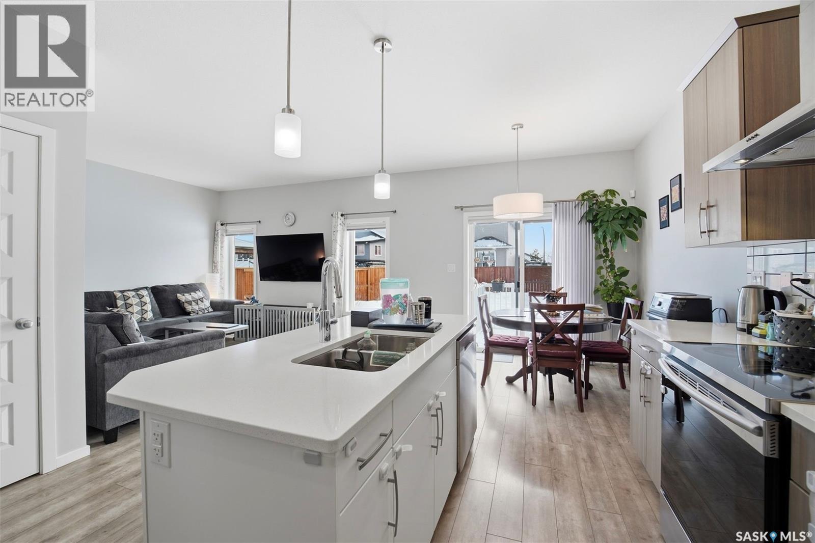 394 Hassard Close, Saskatoon, SK - Indoor Photo Showing Kitchen With Double Sink