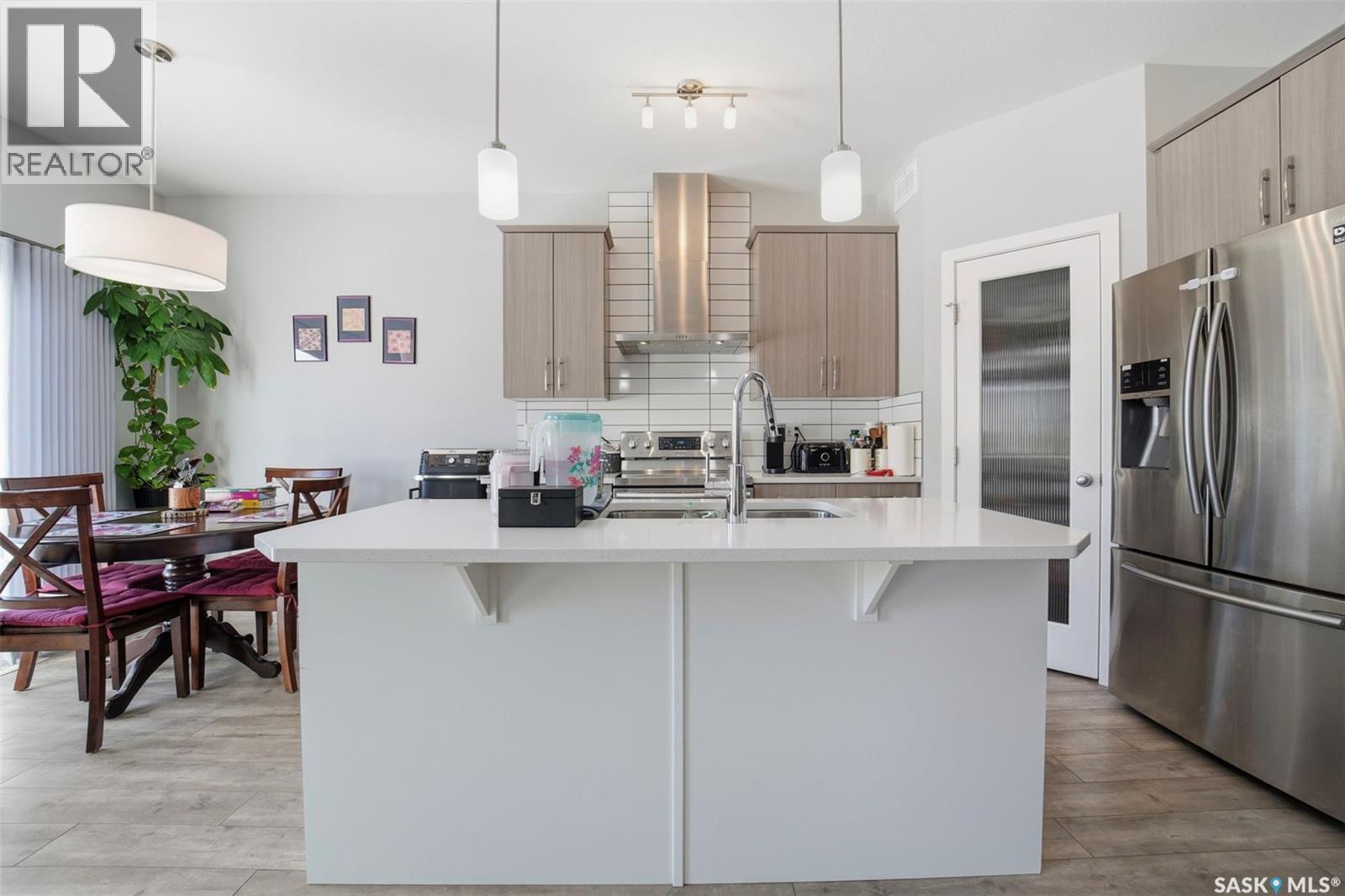 394 Hassard Close, Saskatoon, SK - Indoor Photo Showing Kitchen With Stainless Steel Kitchen With Upgraded Kitchen