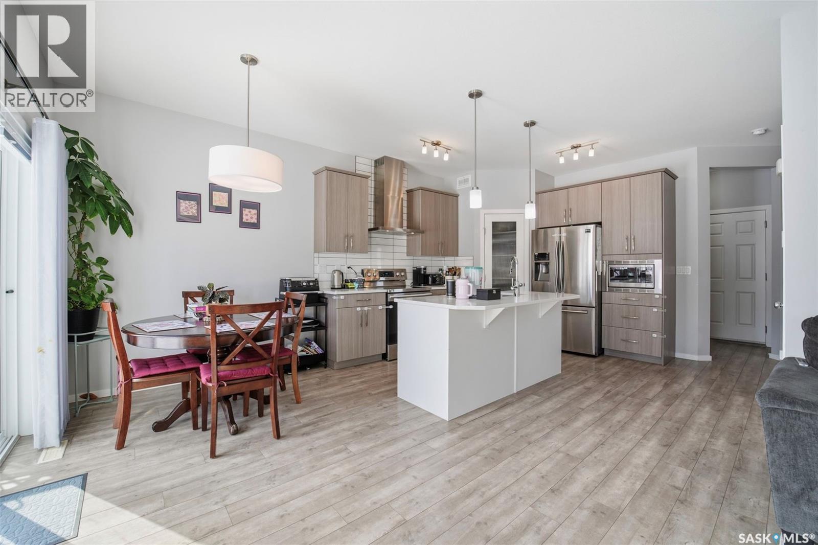 394 Hassard Close, Saskatoon, SK - Indoor Photo Showing Kitchen With Stainless Steel Kitchen With Upgraded Kitchen