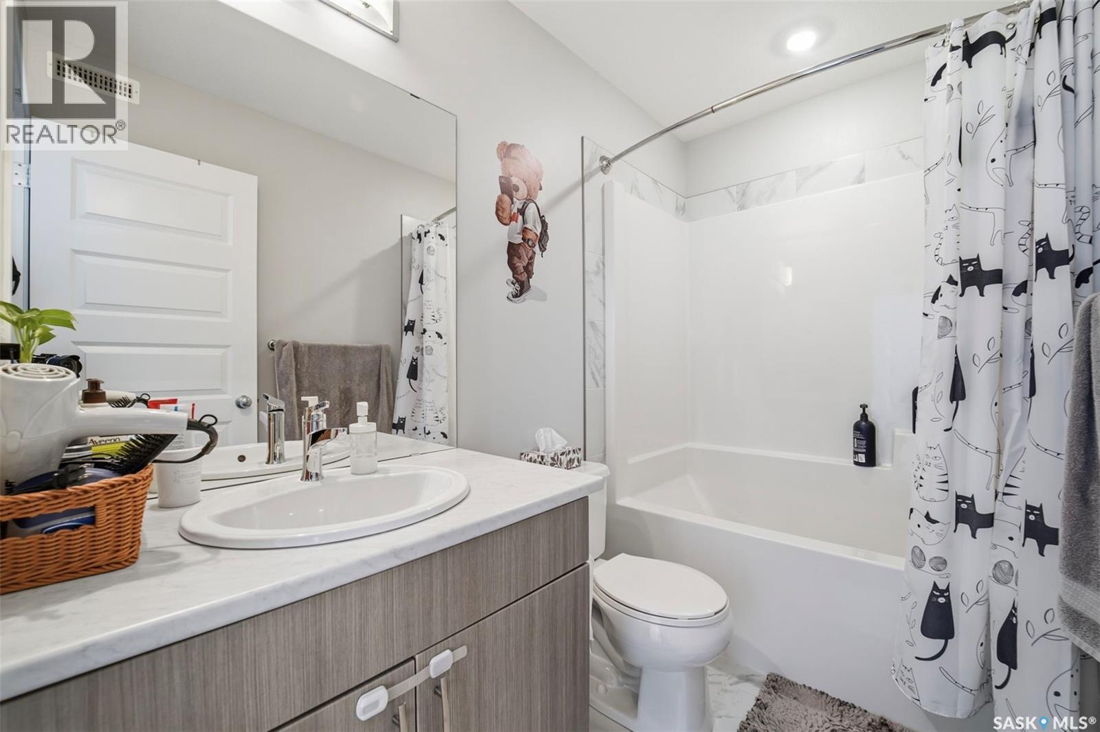 394 Hassard Close, Saskatoon, SK - Indoor Photo Showing Bathroom
