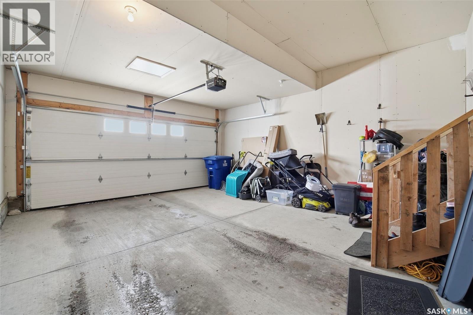394 Hassard Close, Saskatoon, SK - Indoor Photo Showing Garage