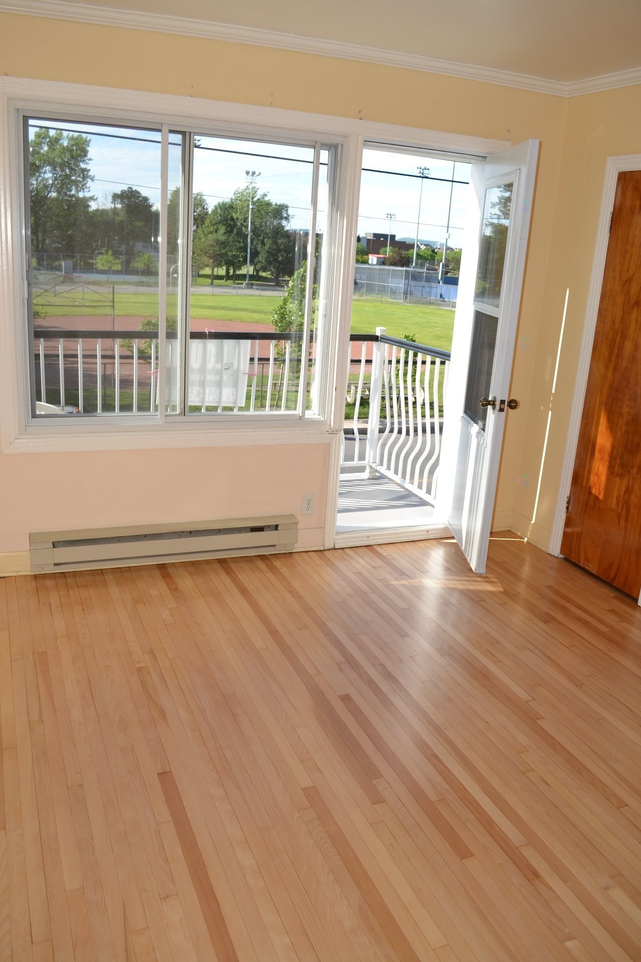 Living Room - 8392 Rue Centrale, Montréal (Lasalle), QC - Indoor