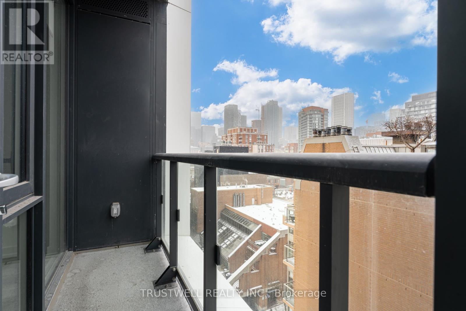 1004 - 158 Front Street E, Toronto, ON - Outdoor