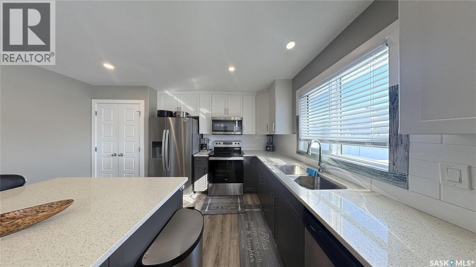 236 Barrett Street, Saskatoon, SK - Indoor Photo Showing Kitchen With Stainless Steel Kitchen With Upgraded Kitchen