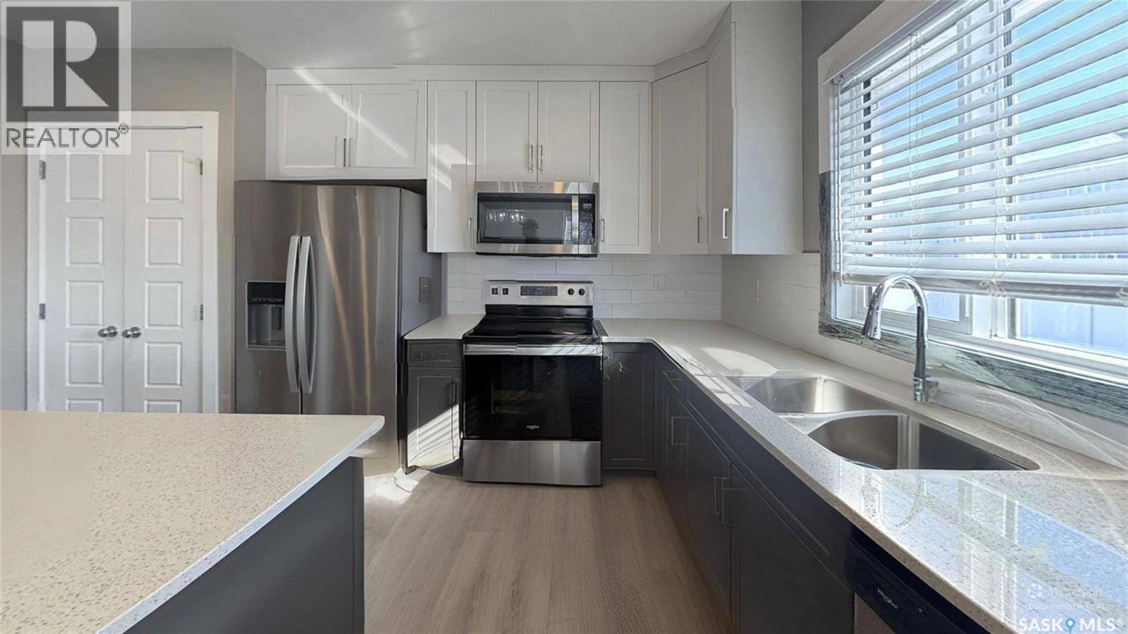 236 Barrett Street, Saskatoon, SK - Indoor Photo Showing Kitchen With Stainless Steel Kitchen With Double Sink With Upgraded Kitchen