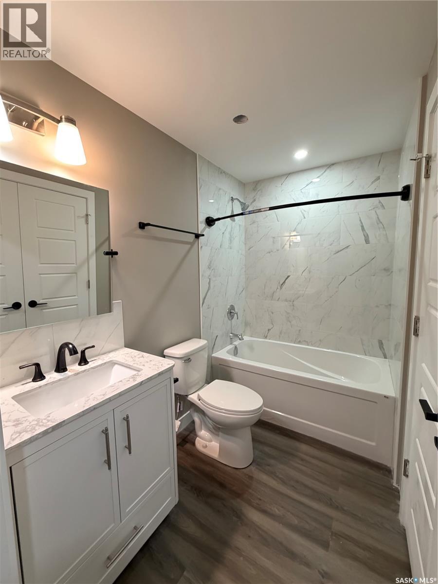 236 Barrett Street, Saskatoon, SK - Indoor Photo Showing Bathroom