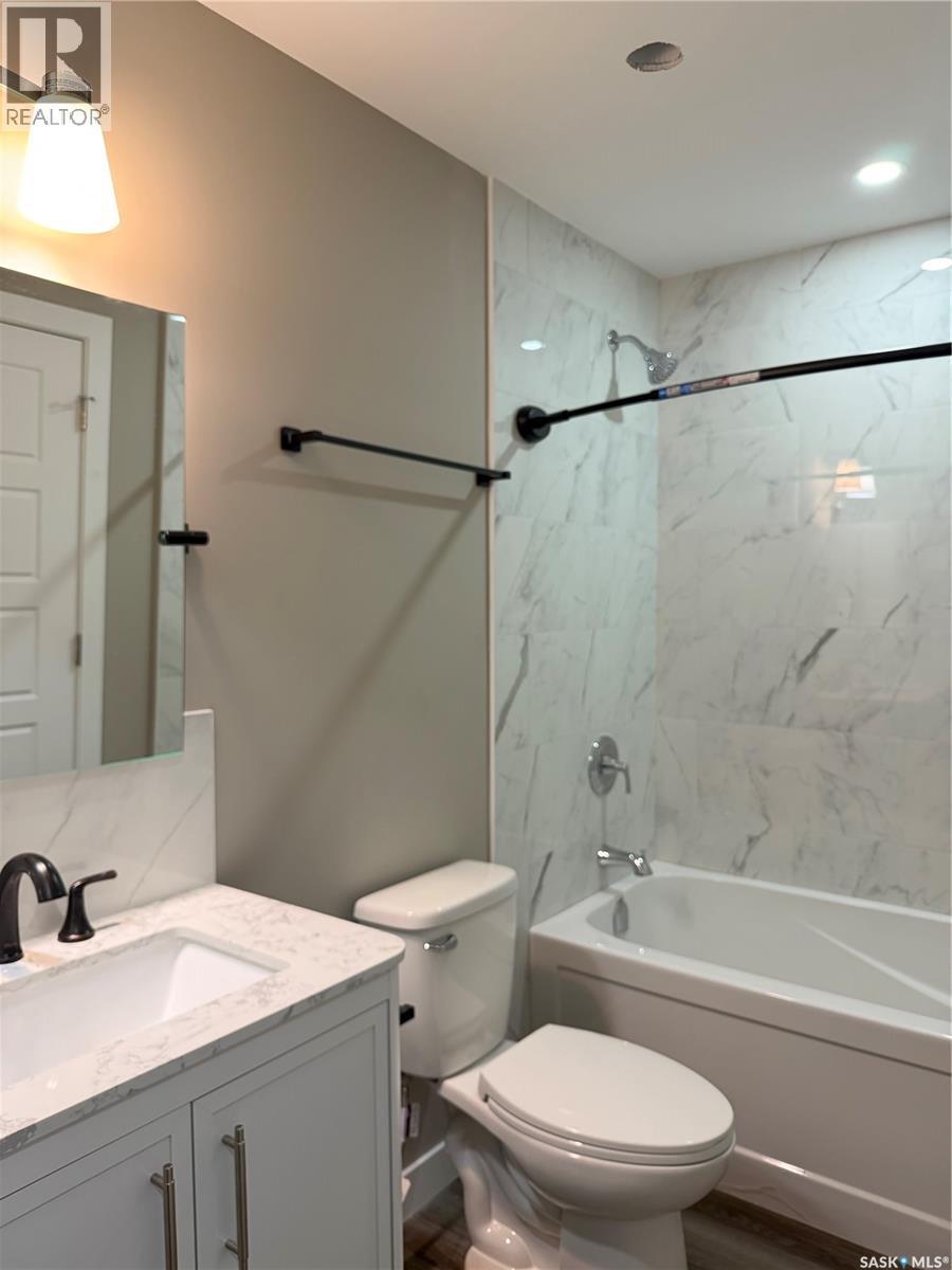 236 Barrett Street, Saskatoon, SK - Indoor Photo Showing Bathroom