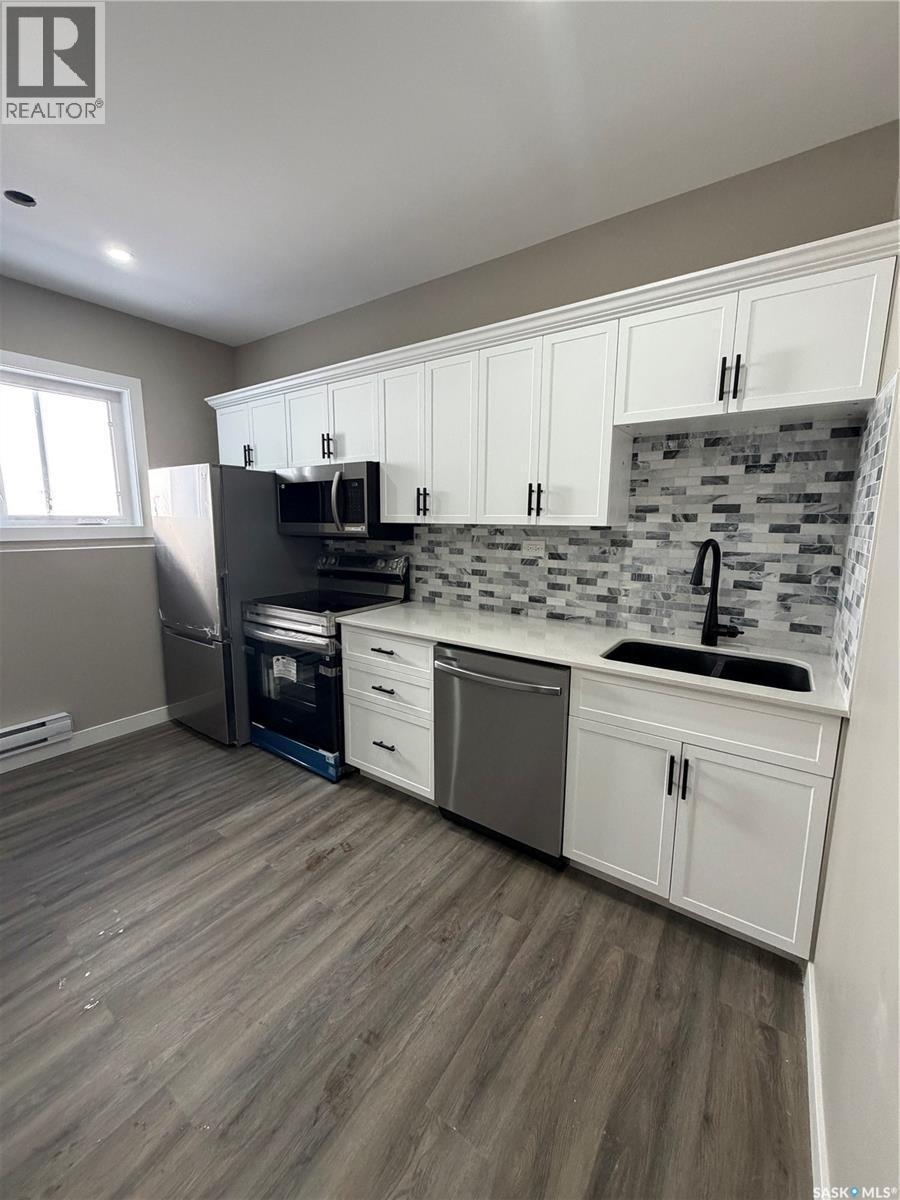 236 Barrett Street, Saskatoon, SK - Indoor Photo Showing Kitchen With Stainless Steel Kitchen With Double Sink With Upgraded Kitchen