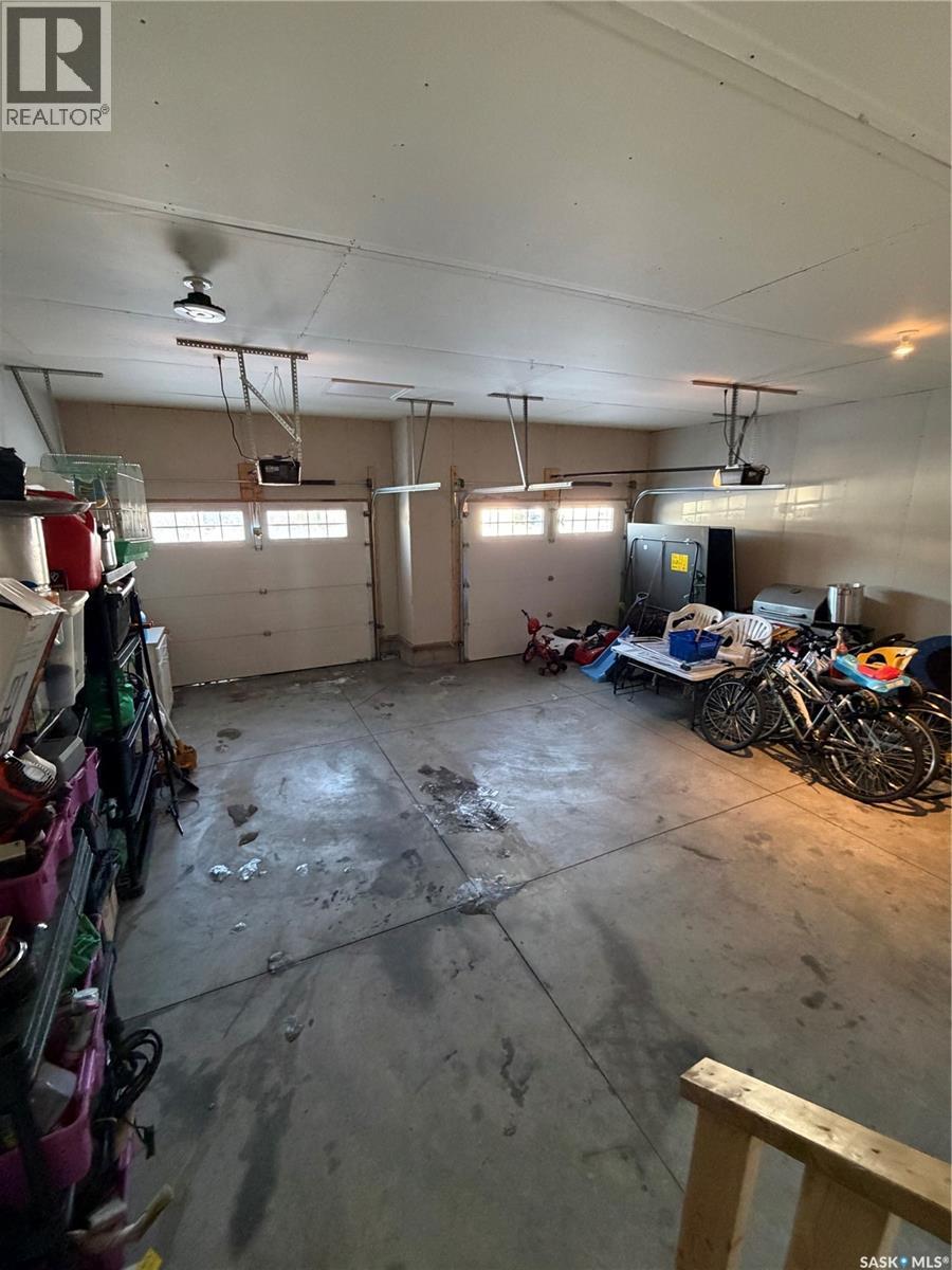 236 Barrett Street, Saskatoon, SK - Indoor Photo Showing Garage