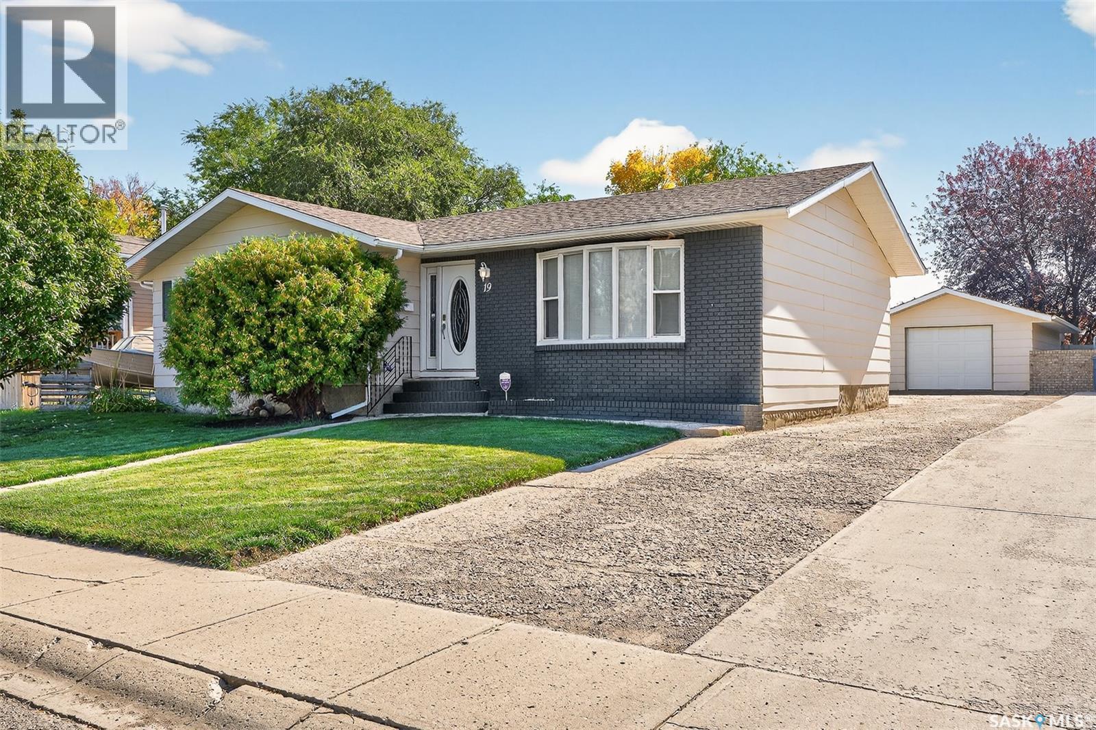 19 Buttercup Crescent Nw, Moose Jaw, SK - Outdoor