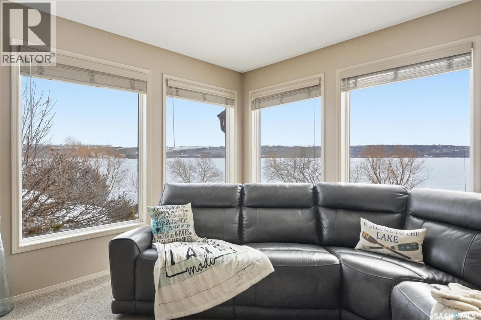 9 Pelican Pass, Thode, SK - Indoor Photo Showing Living Room