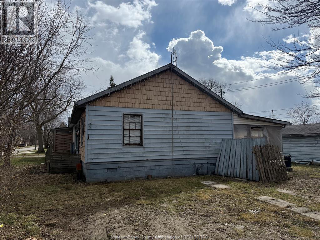 1303 Central, Windsor, ON - Outdoor