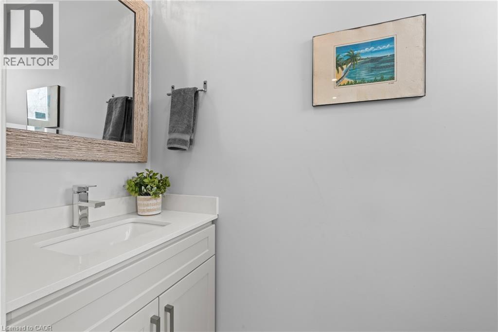 15 Millen Avenue, Hamilton, ON - Indoor Photo Showing Bathroom