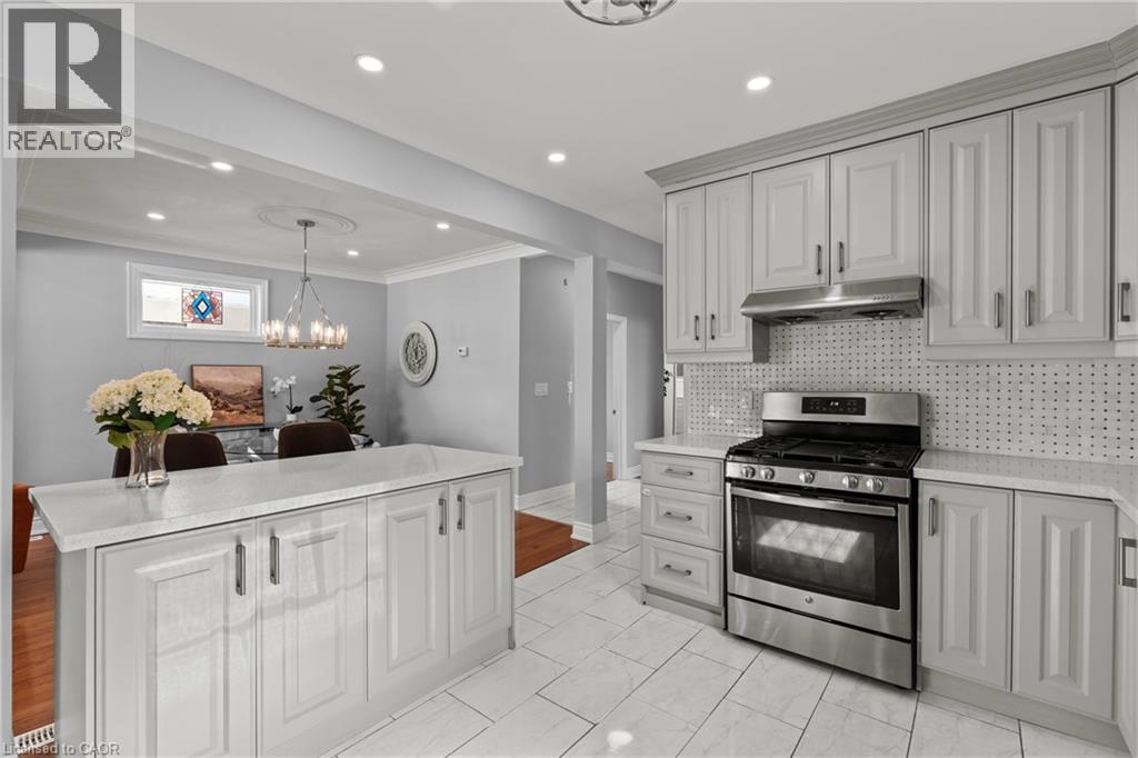 15 Millen Avenue, Hamilton, ON - Indoor Photo Showing Kitchen