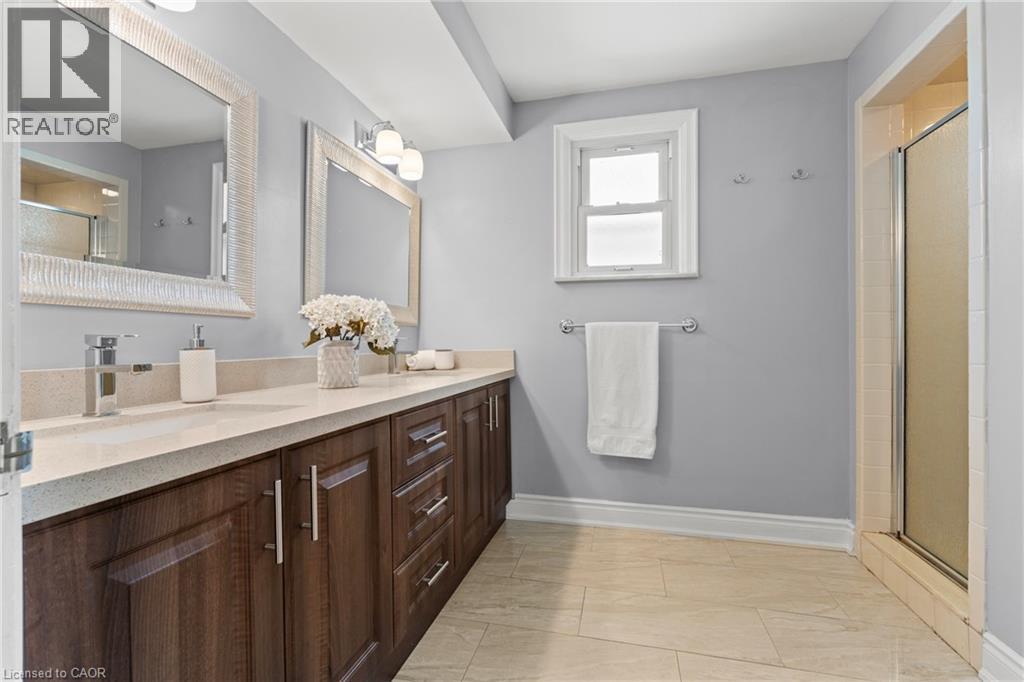 15 Millen Avenue, Hamilton, ON - Indoor Photo Showing Bathroom