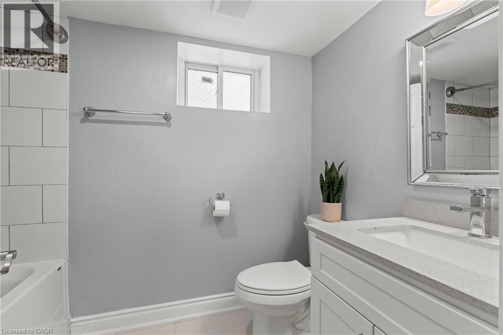 15 Millen Avenue, Hamilton, ON - Indoor Photo Showing Bathroom