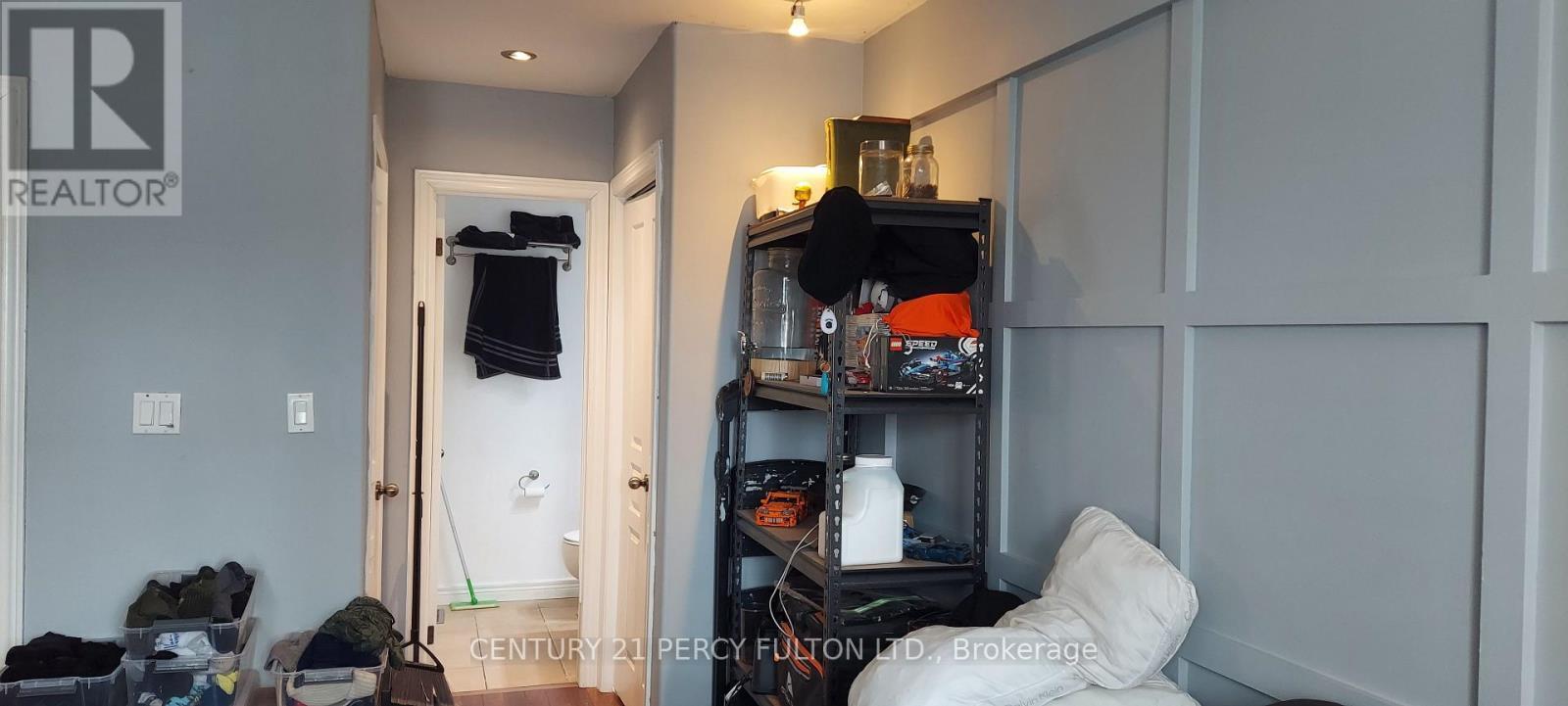 4051 Medland Drive, Burlington, ON - Indoor