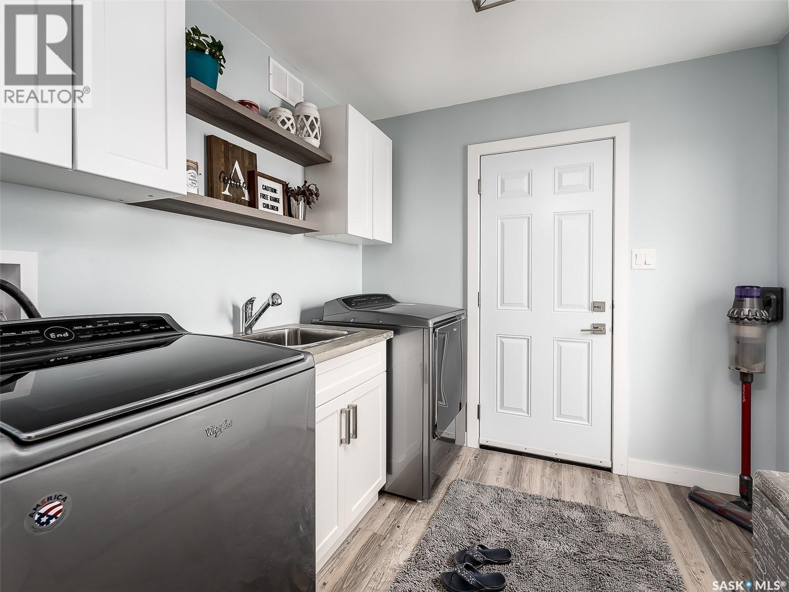 Adrian Acreage, Moose Jaw Rm No. 161, SK - Indoor Photo Showing Laundry Room