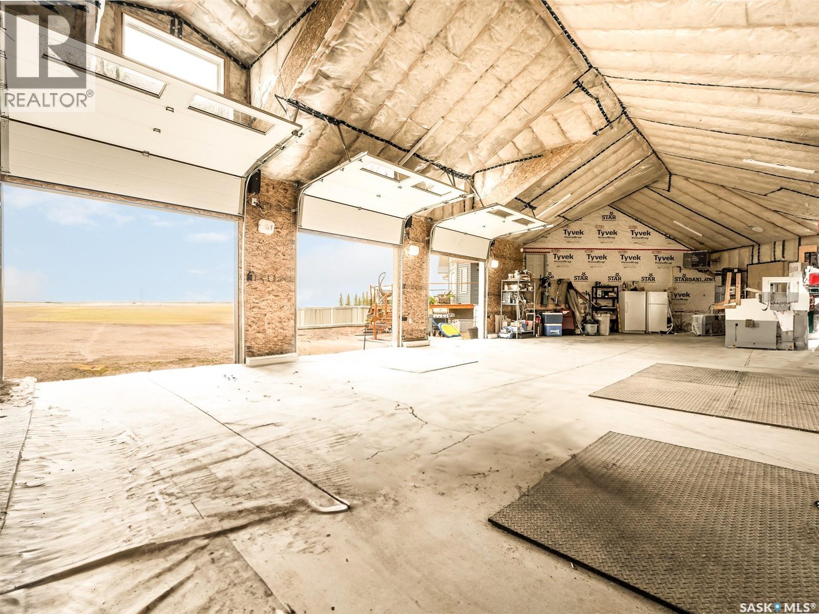 Adrian Acreage, Moose Jaw Rm No. 161, SK - Photo Showing Garage