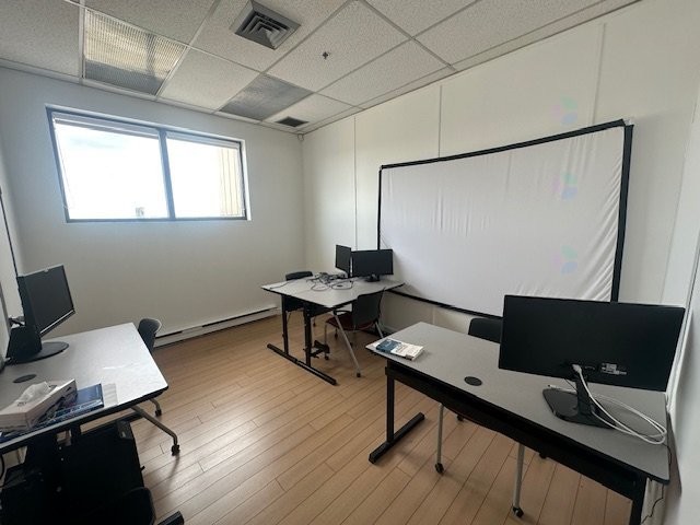 Bureau - Unit-B-8300 Rue St-Patrick, Montréal (Lasalle), QC - Indoor Photo Showing Office