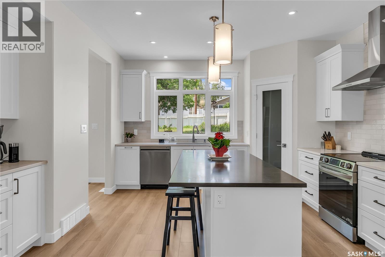1601B 9Th Avenue N, Saskatoon, SK - Indoor Photo Showing Kitchen With Upgraded Kitchen