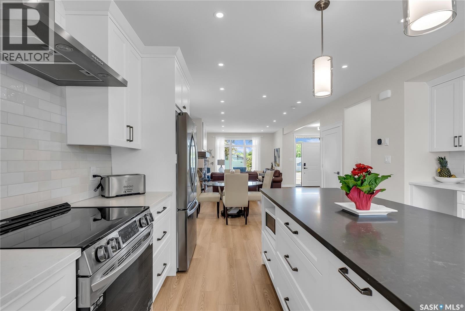 1601B 9Th Avenue N, Saskatoon, SK - Indoor Photo Showing Kitchen With Upgraded Kitchen